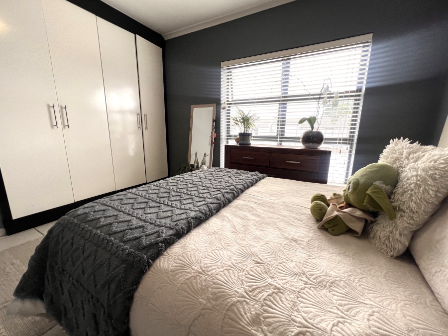 2 Bedroom Property for Sale in Royal Ascot Western Cape